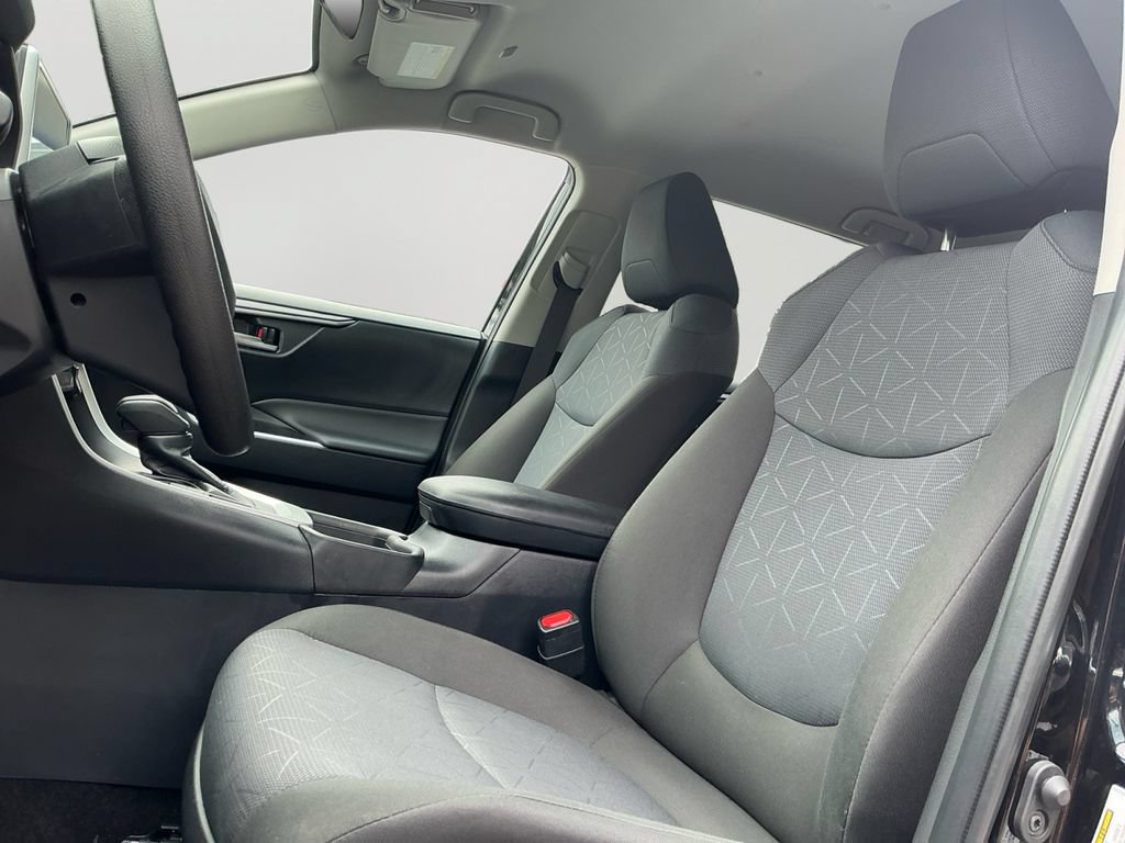 Used 2025 Toyota RAV4 XLE AWD/4WD image 24