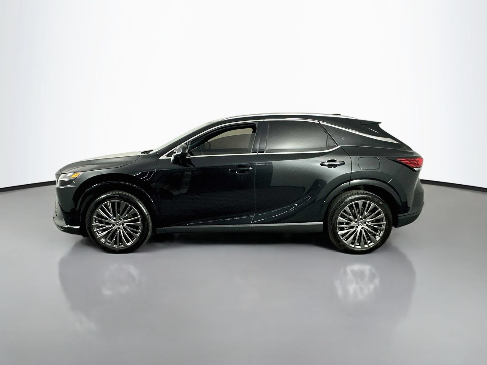 Used 2025 Lexus RX 450h AWD w/ Luxury Package image 4