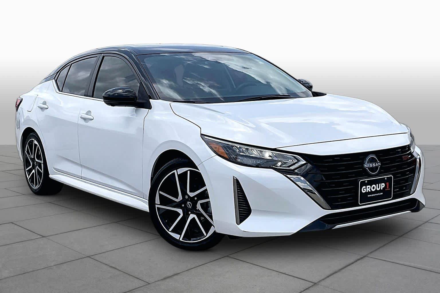 Used 2025 Nissan Sentra SR w/ SR Premium Package FWD image 3