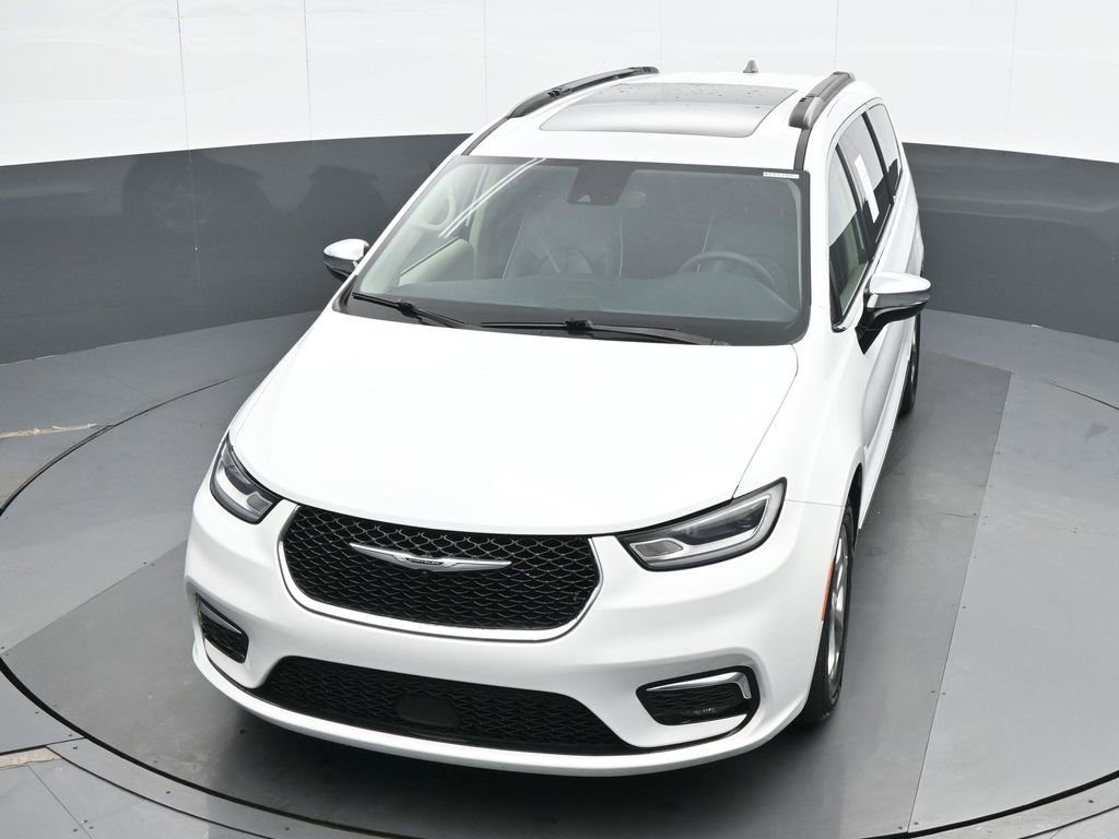 Used 2023 Chrysler Pacifica Limited image 16