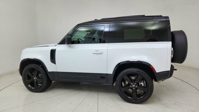 Used 2025 Land Rover Defender 90 X-Dynamic SE image 4