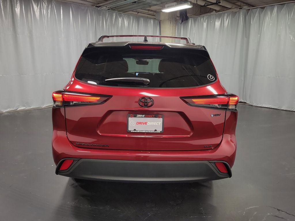 Used 2025 Toyota Highlander XLE image 7