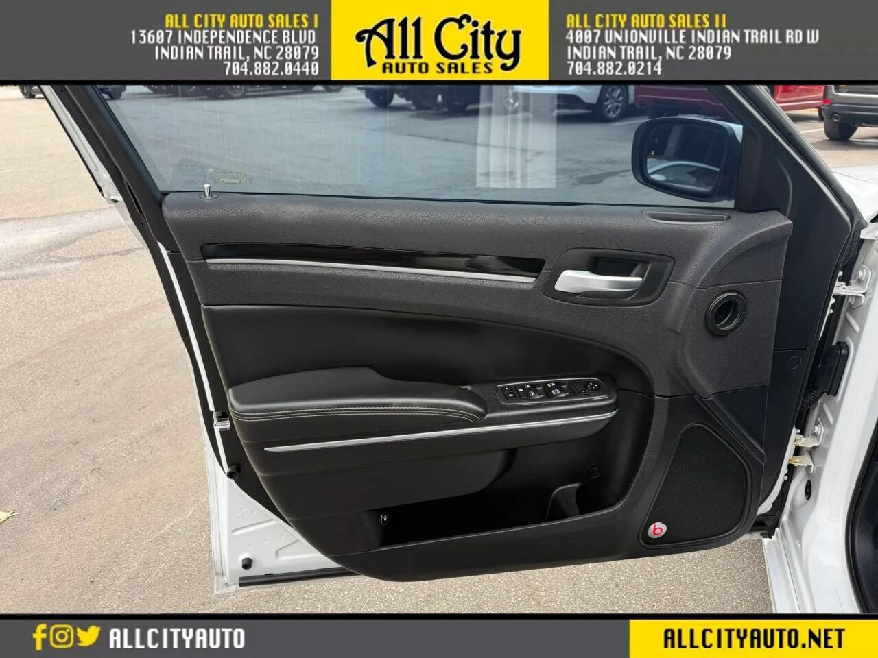 Used 2018 Chrysler 300 S w/ 300S Premium Group RWD image 21