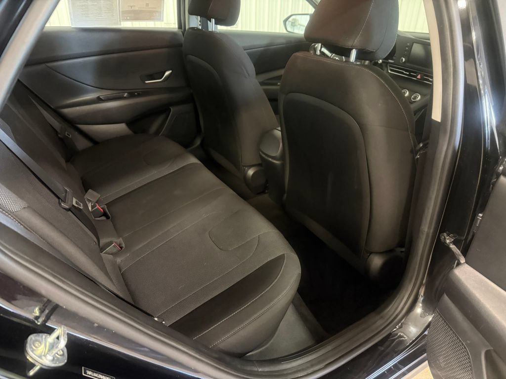 Used 2022 Hyundai Elantra SE FWD image 26