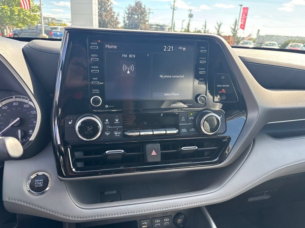 Used 2022 Toyota Highlander XLE AWD/4WD image 15