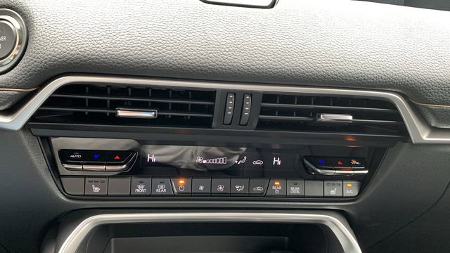 New 2025 MAZDA CX-90 Plug-In Hybrid w/ Preferred image 17