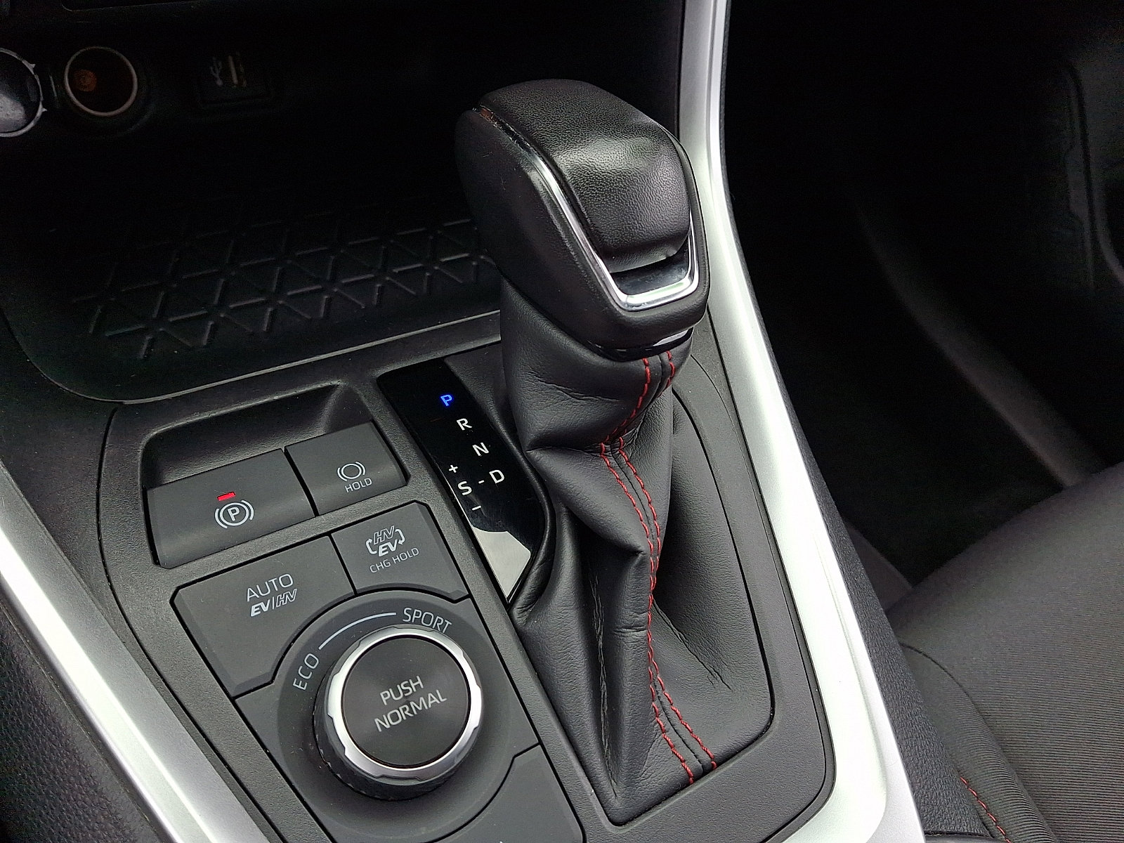 Used 2023 Toyota RAV4 SE w/ Weather & Moonroof Package image 15