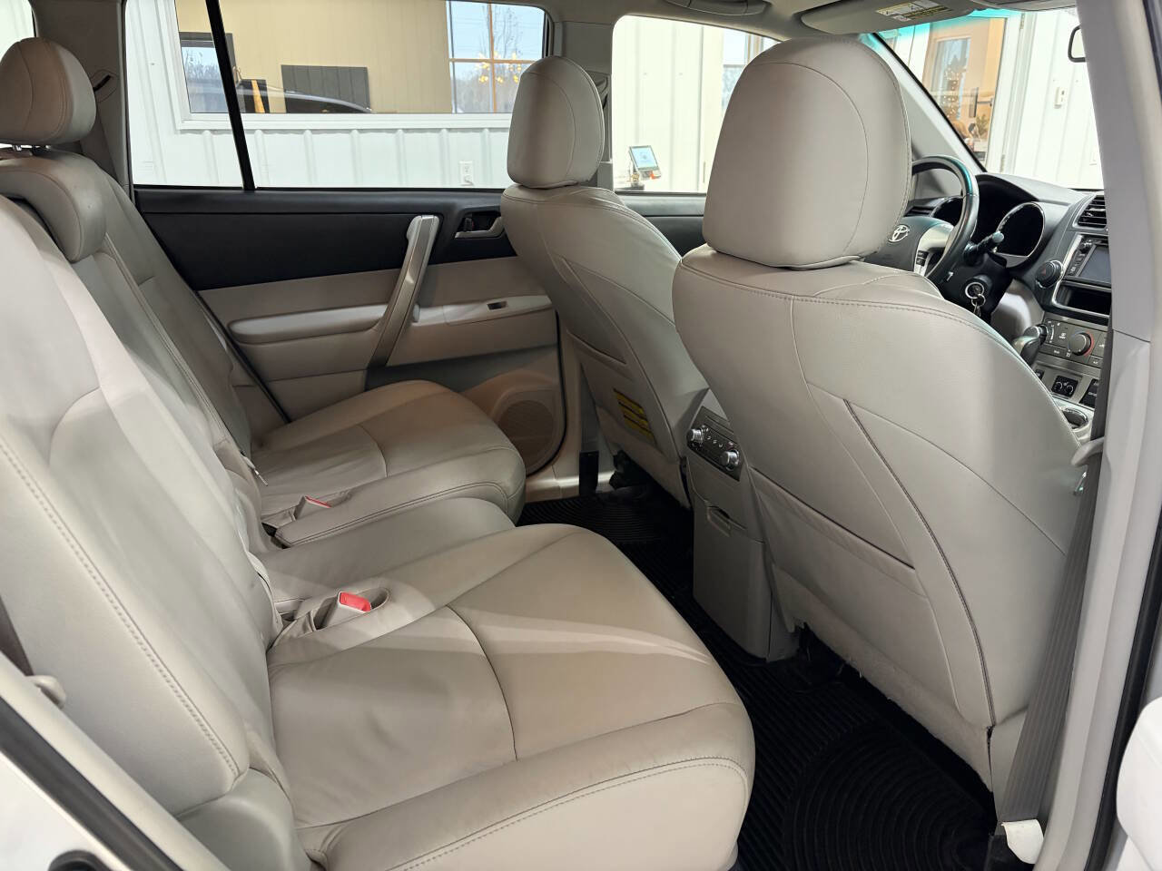 Used 2013 Toyota Highlander 4WD Hybrid image 35