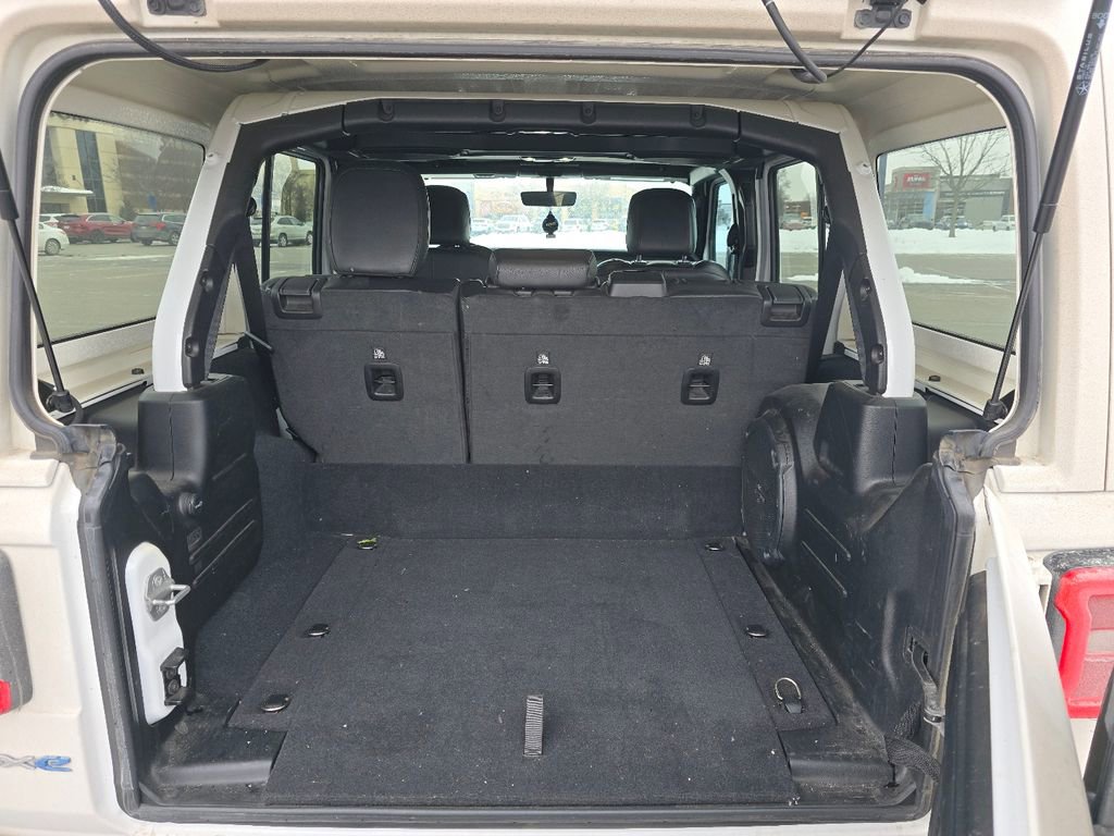 Used 2022 Jeep Wrangler Unlimited Sahara image 19