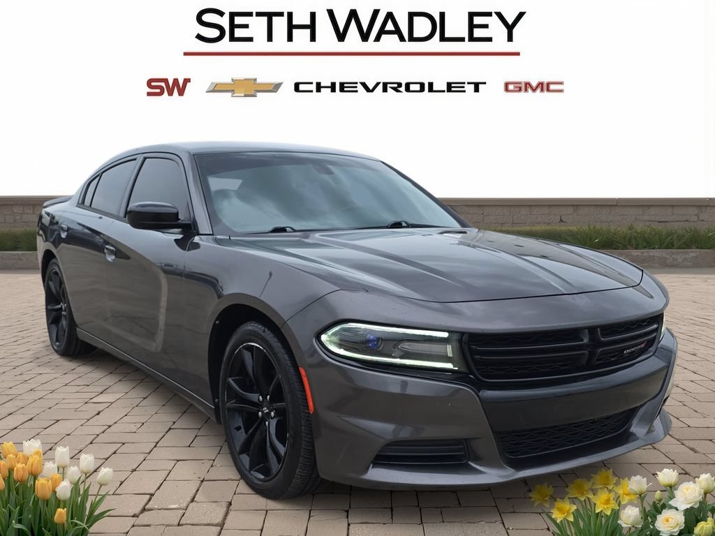 Used 2018 Dodge Charger SXT w/ Blacktop Package RWD image 1