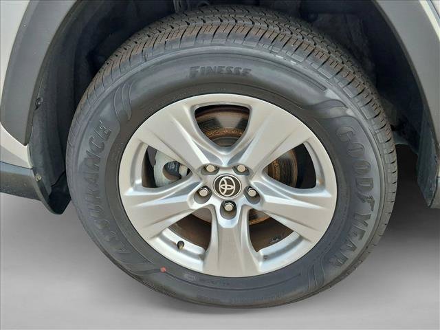 Used 2022 Toyota RAV4 XLE w/ Convenience Package FWD image 21