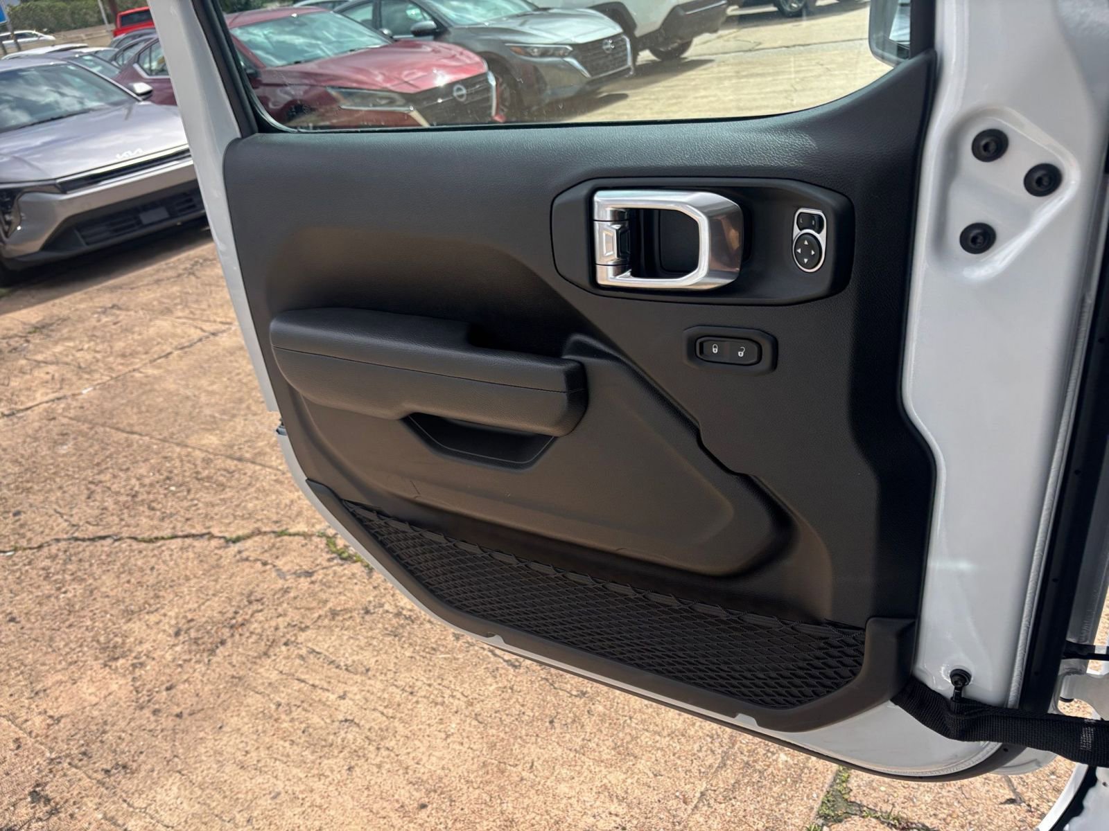 Used 2025 Jeep Wrangler Unlimited Sport AWD/4WD image 18