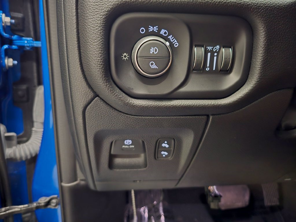 Used 2025 RAM 1500 Big Horn AWD/4WD image 32