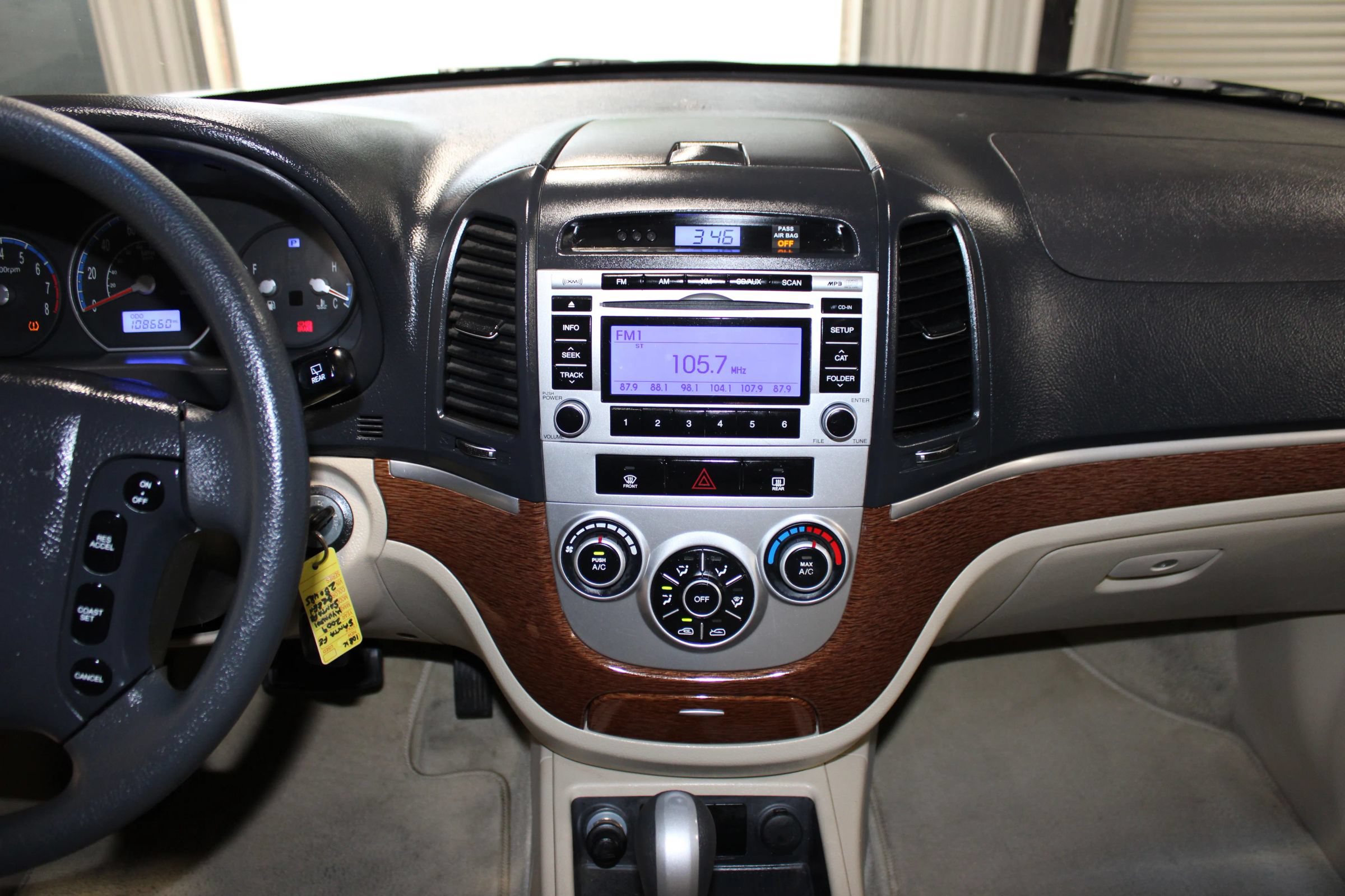 Used 2009 Hyundai Santa Fe GLS FWD image 12