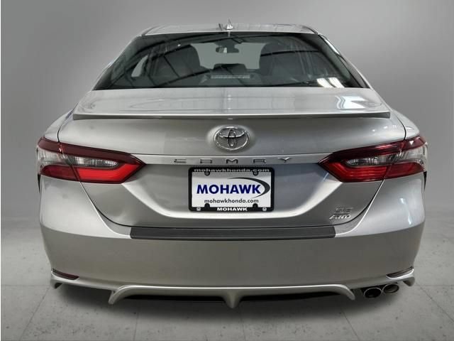 Used 2021 Toyota Camry SE w/ Cold Weather Package AWD/4WD image 4