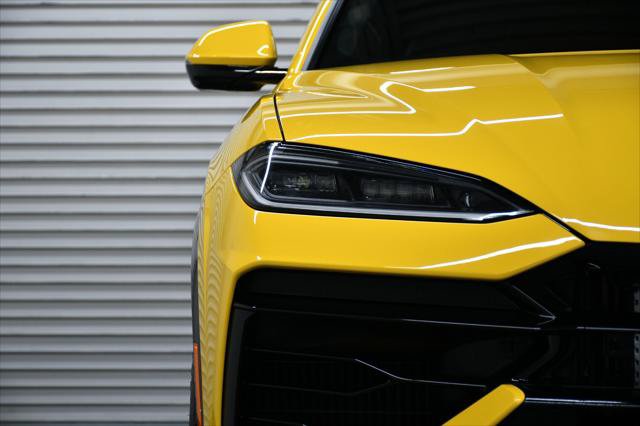 Used 2025 Lamborghini Urus SE AWD/4WD image 30