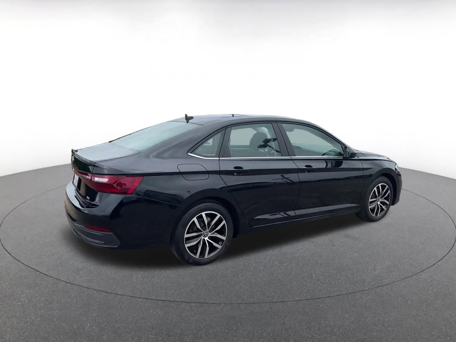 Used 2025 Volkswagen Jetta SE image 15