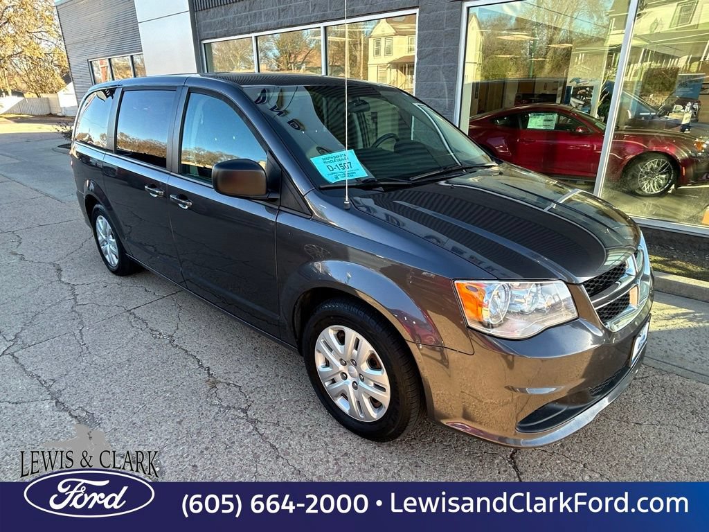Used 2018 Dodge Grand Caravan SE FWD image 1