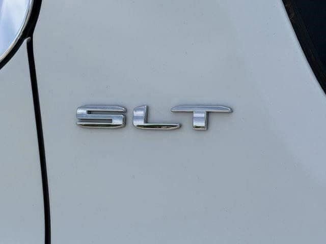 Used 2023 GMC Acadia SLT image 9