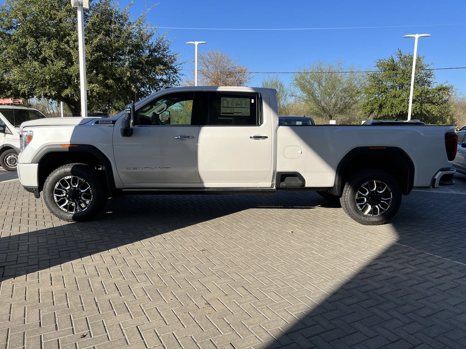 New 2023 GMC Sierra 3500 Denali w/ Denali Ultimate Package AWD/4WD image 4