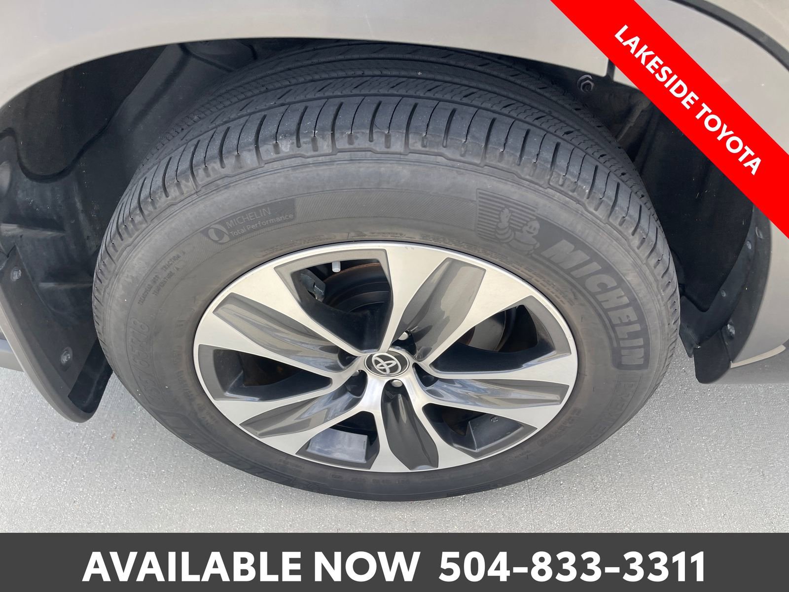 Used 2023 Toyota Highlander XLE FWD image 11
