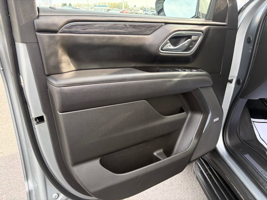 Used 2023 GMC Yukon SLT w/ SLT Luxury Package image 11