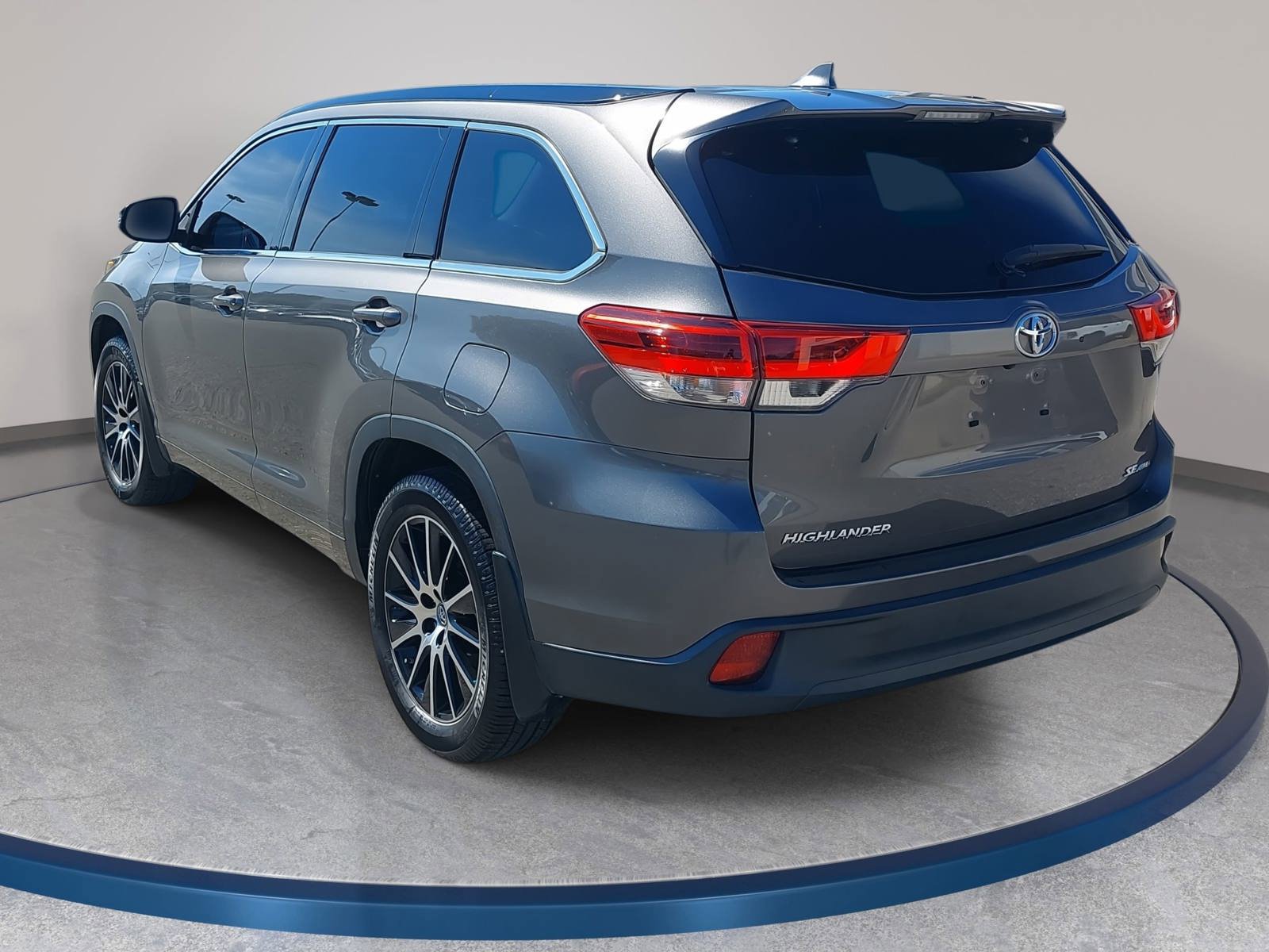 Used 2018 Toyota Highlander SE image 7