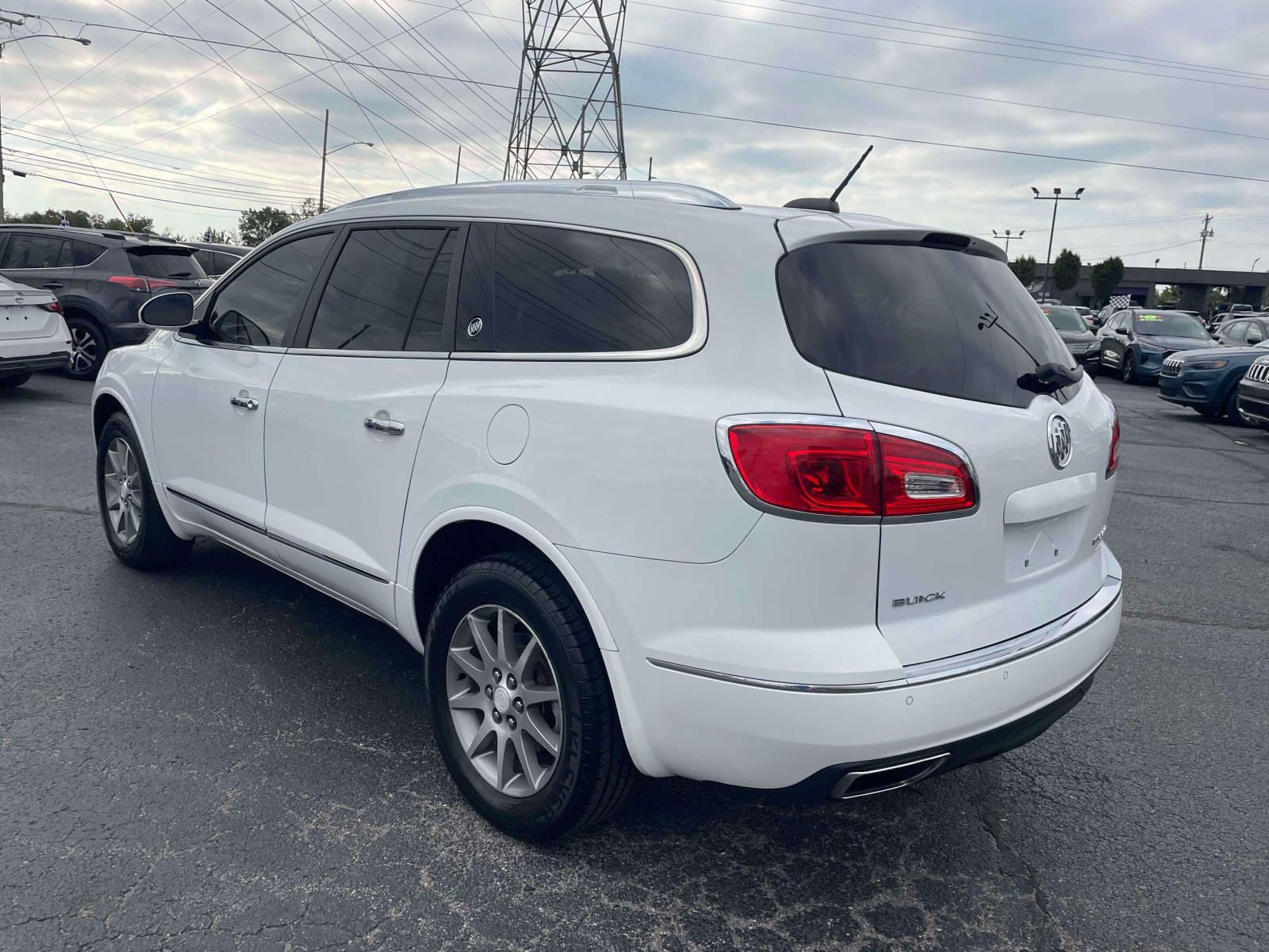 Used 2017 Buick Enclave Leather FWD image 5