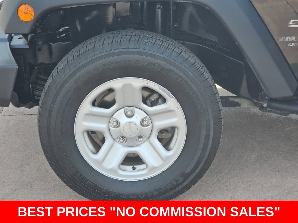 Used 2016 Jeep Wrangler Unlimited Sport w/ Connectivity Group AWD/4WD image 35