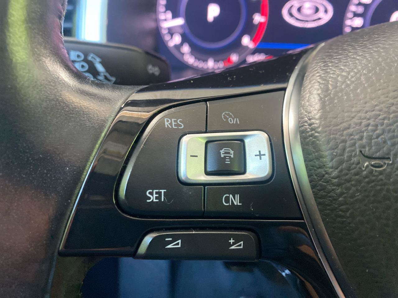Used 2018 Volkswagen Atlas SEL Premium AWD/4WD image 16
