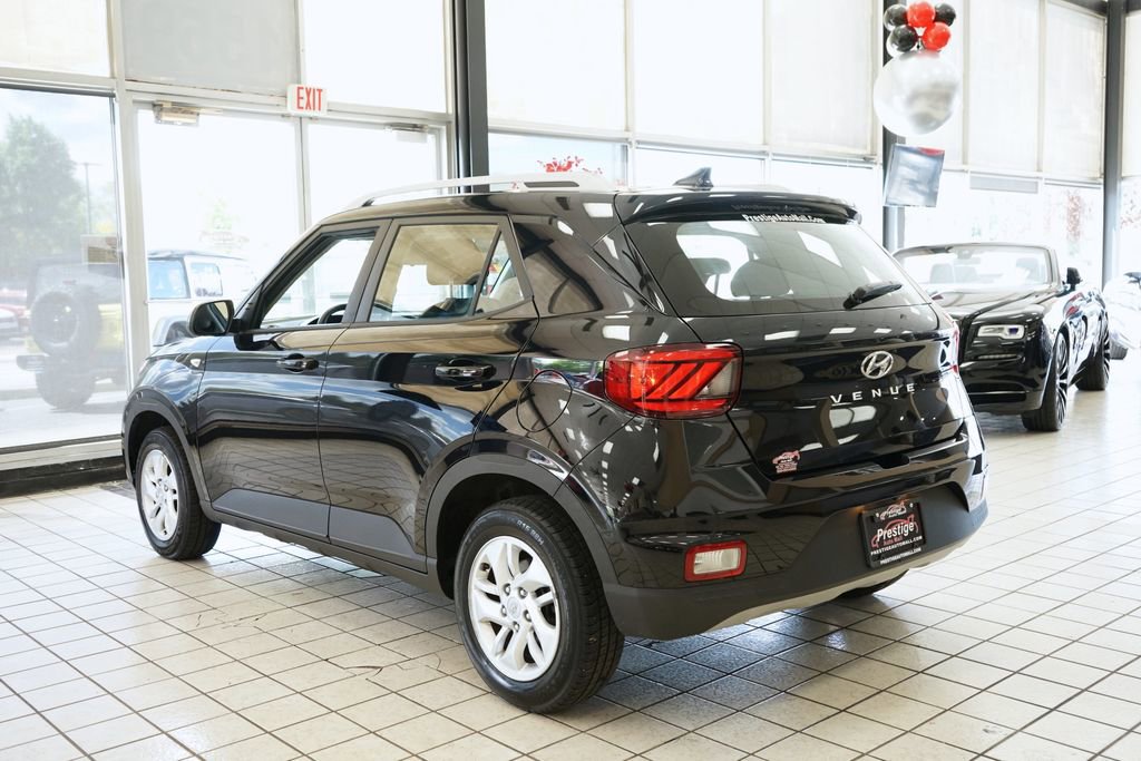 Used 2020 Hyundai Venue SEL FWD image 4