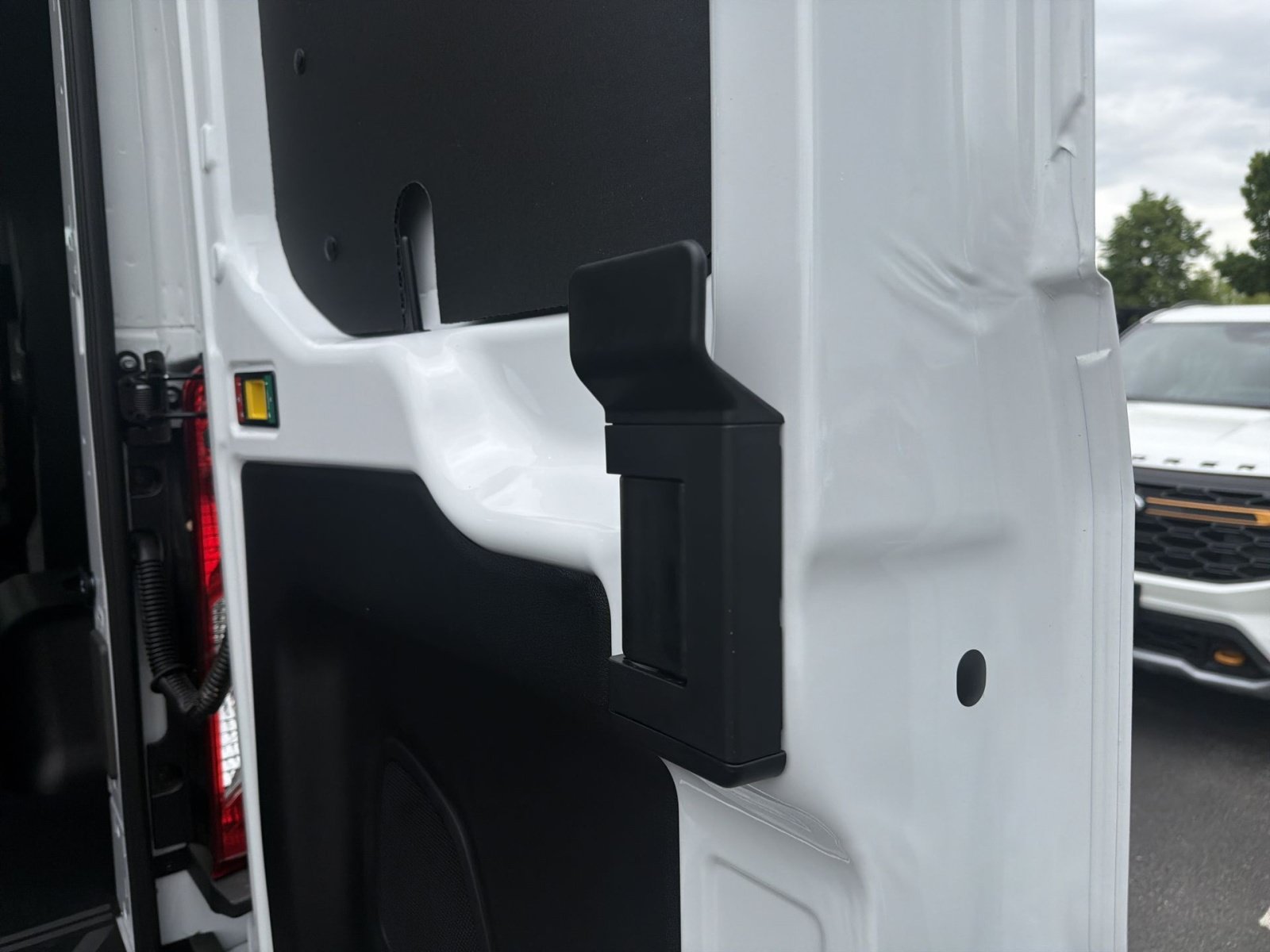 New 2026 Ford Transit 250 148 Medium Roof w/ Load Area Protection Package RWD image 35