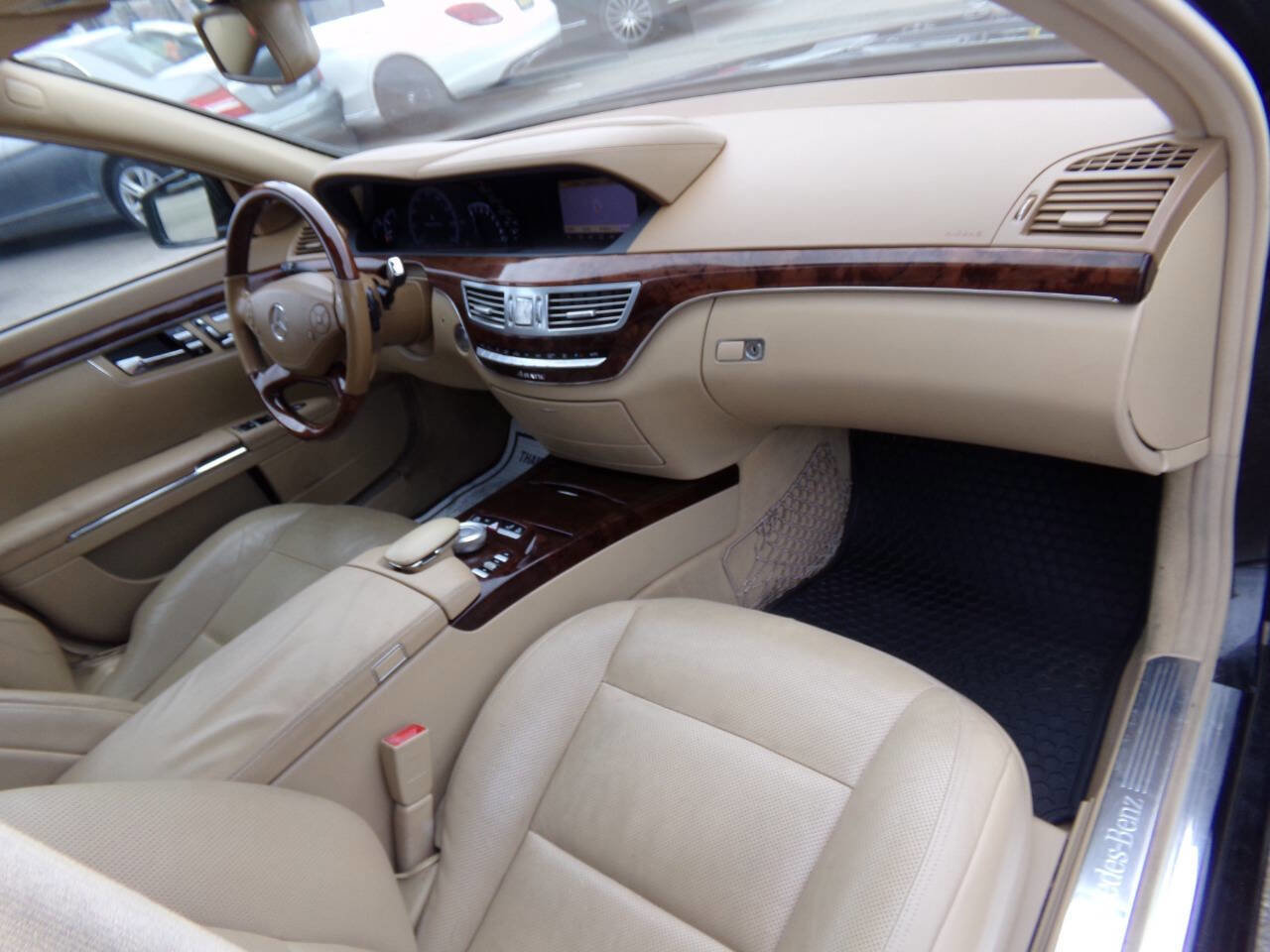 Used 2011 Mercedes-Benz S 550 4MATIC image 29
