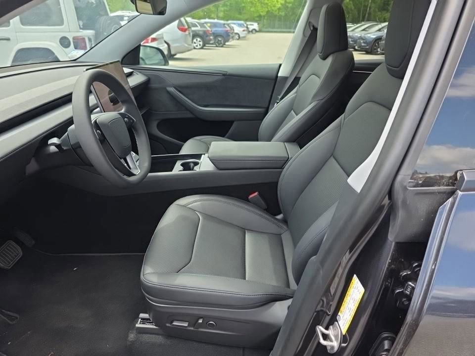 Used 2026 Tesla Model Y AWD image 9