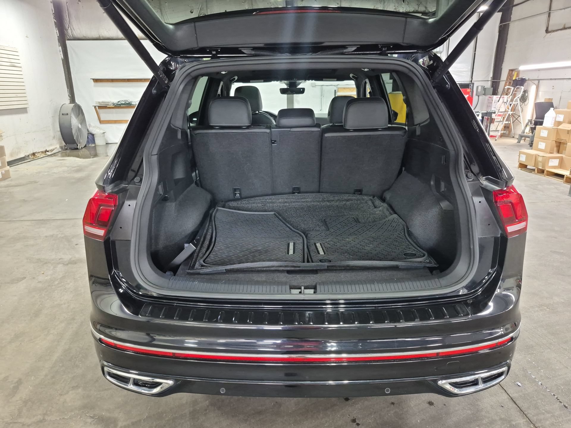 Used 2024 Volkswagen Tiguan SEL R-Line AWD/4WD image 28