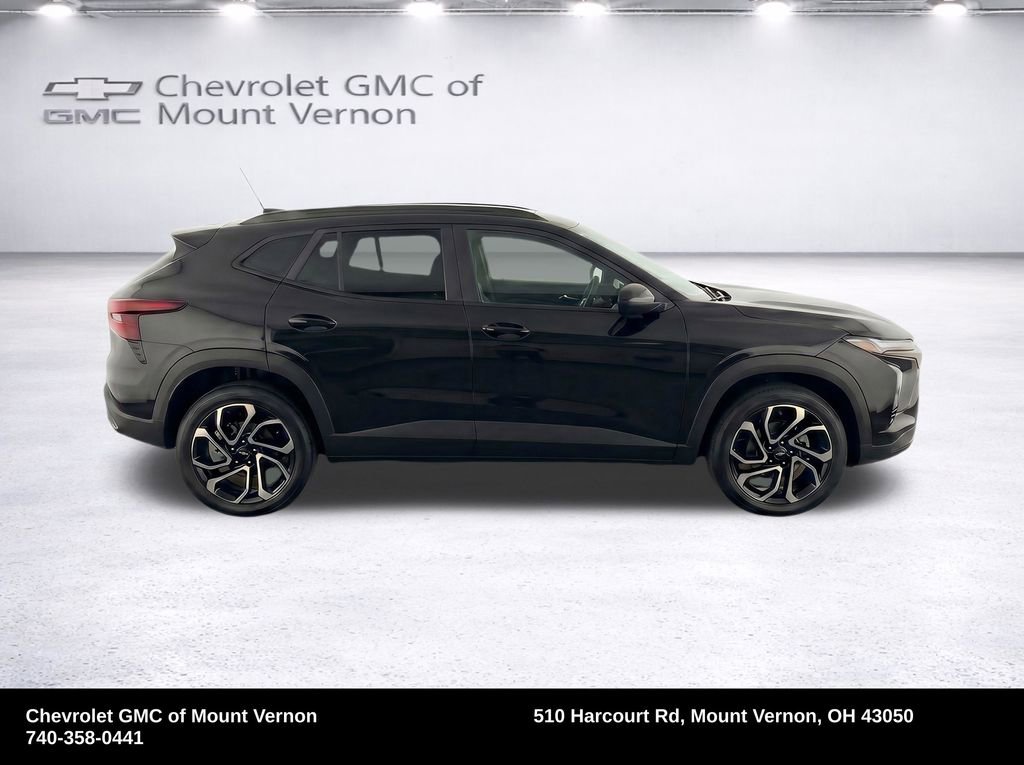 Used 2025 Chevrolet Trax RS w/ Driver Confidence Package FWD image 24