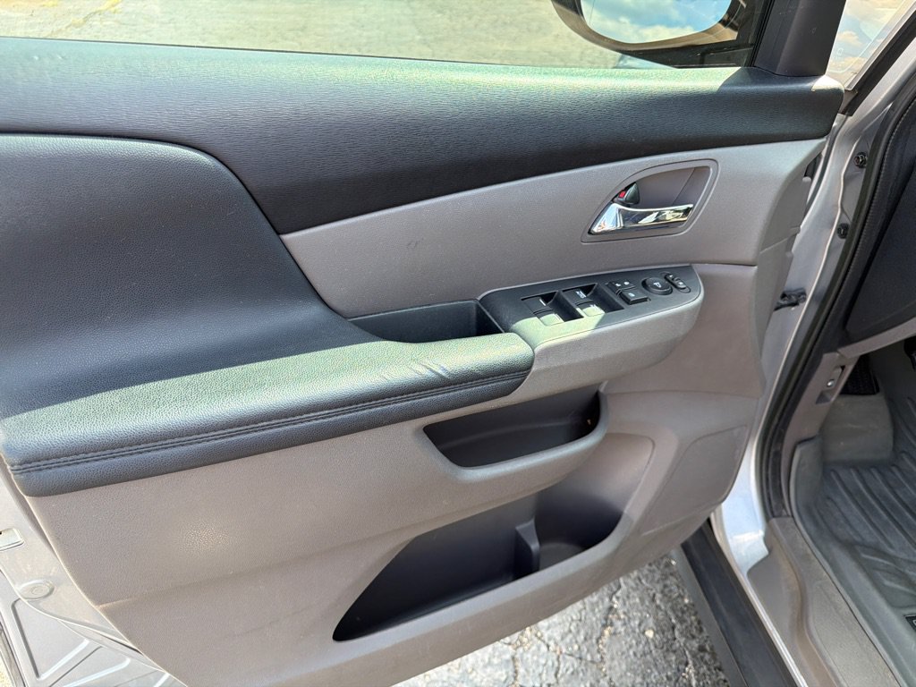 Used 2016 Honda Odyssey SE image 11