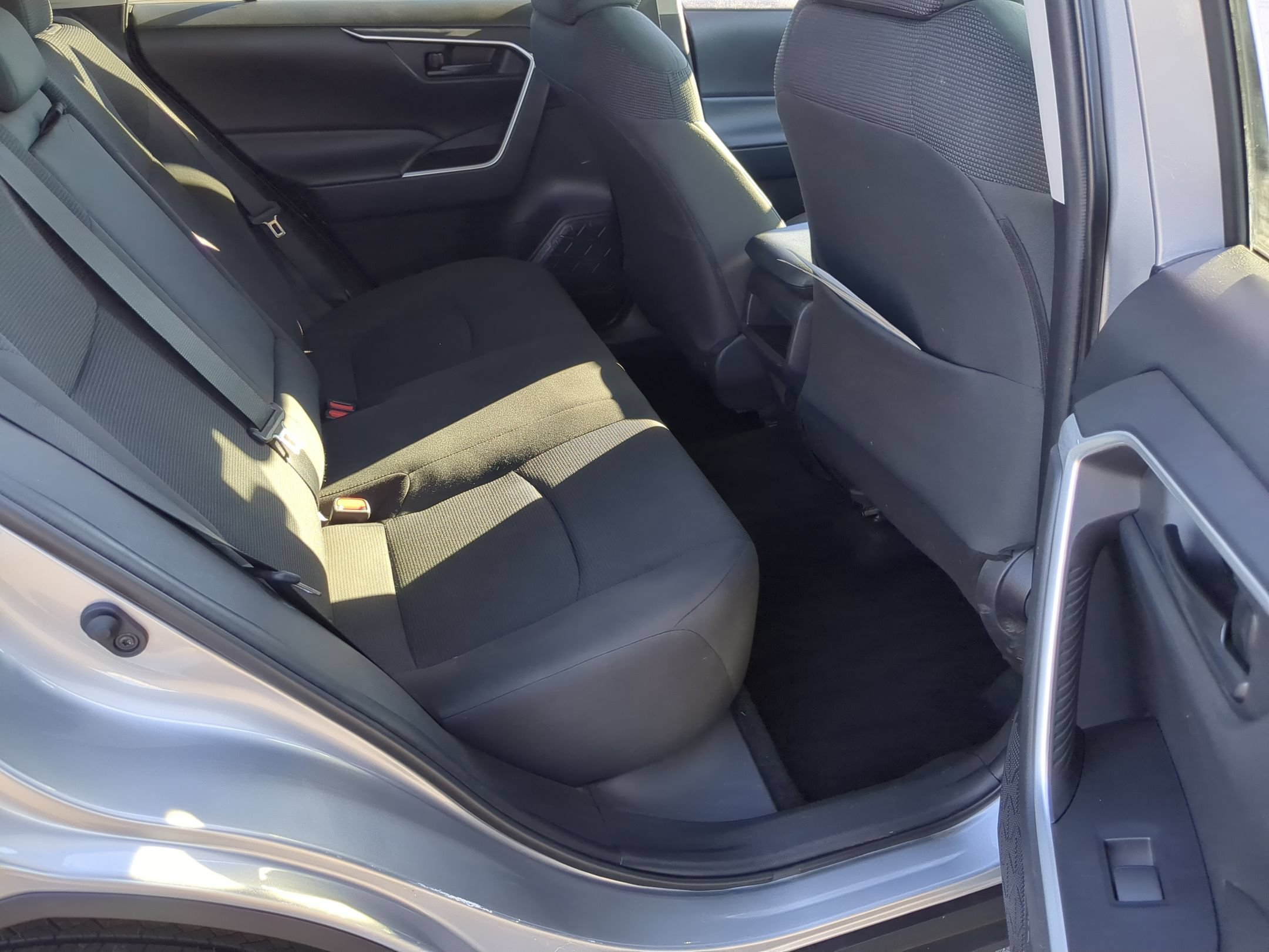 Used 2021 Toyota RAV4 LE AWD/4WD image 24