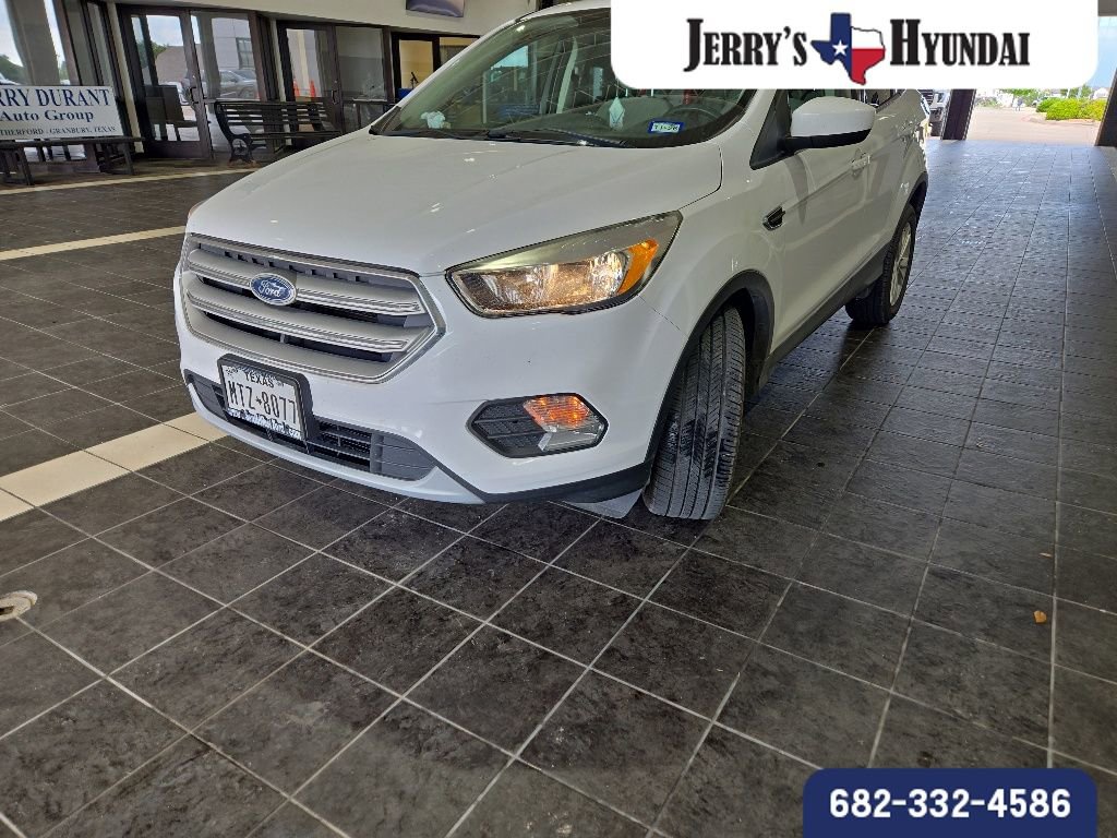Used 2019 Ford Escape SE FWD image 2