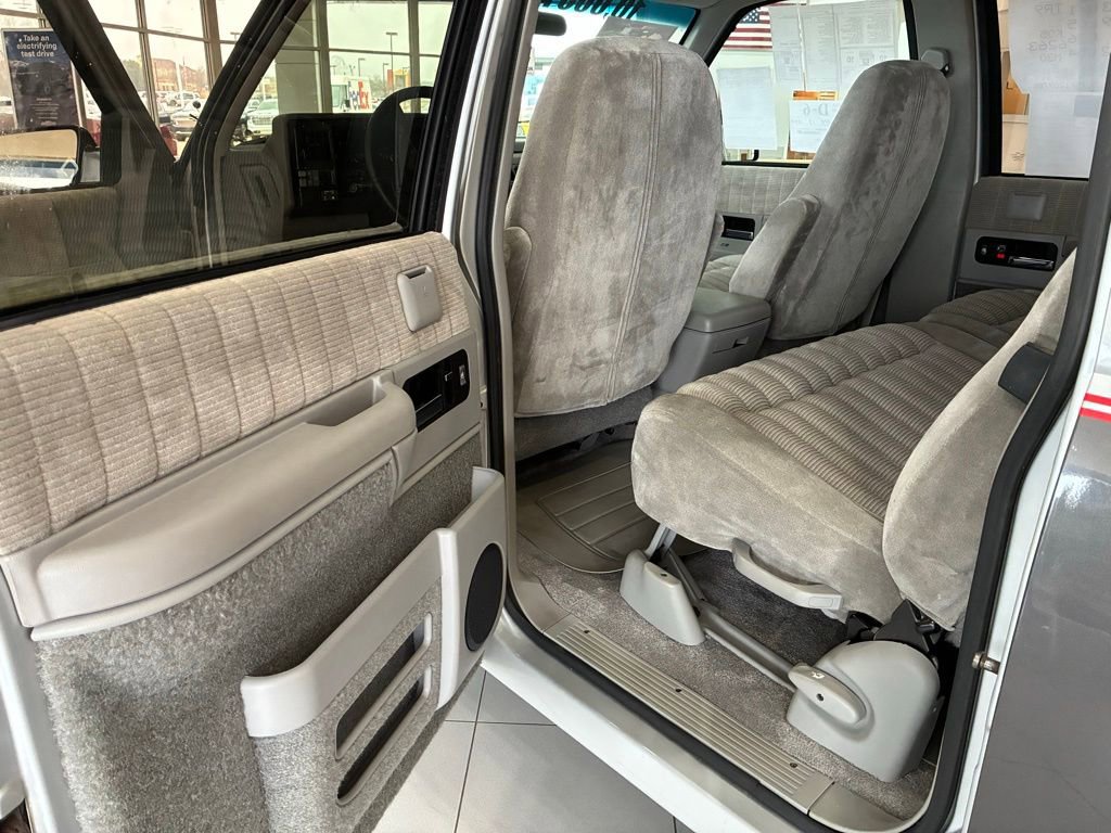 Used 1993 Chevrolet Suburban 4WD image 12