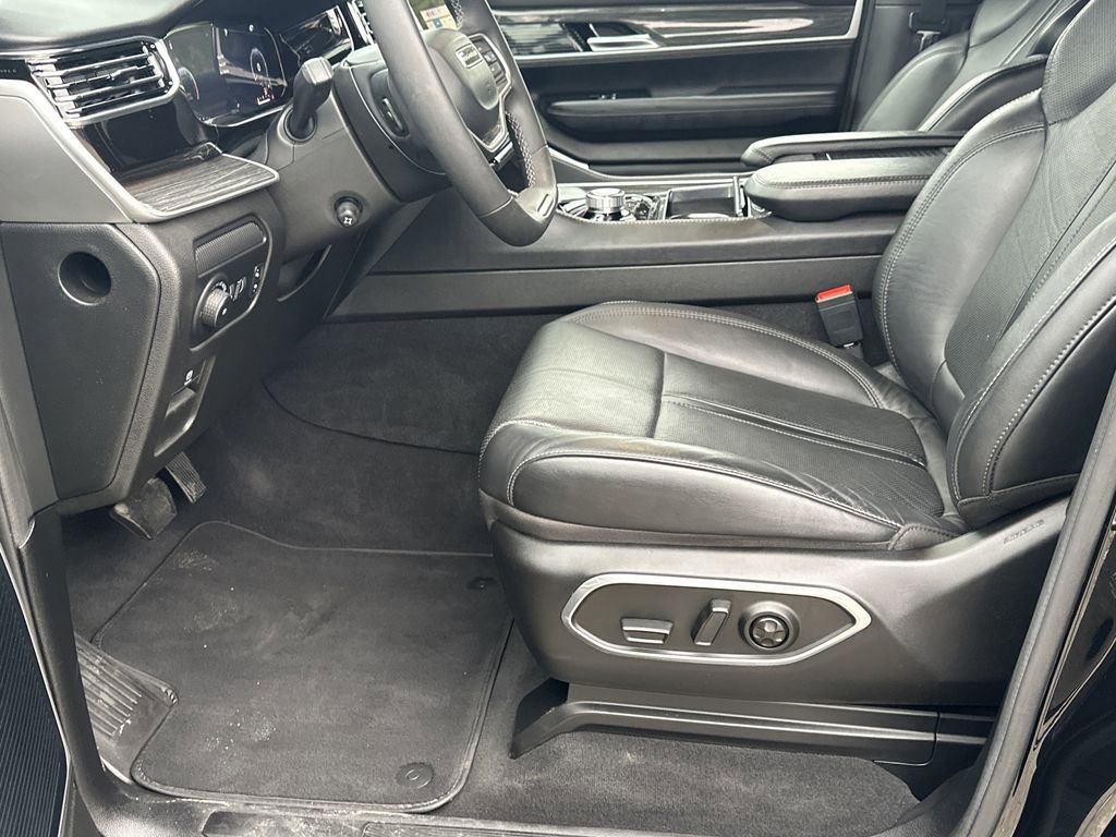 Used 2022 Jeep Wagoneer Series III w/ Rear Seat Video Group 1 image 9