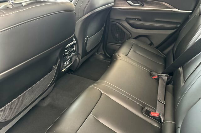 New 2025 Jeep Grand Cherokee Limited image 9