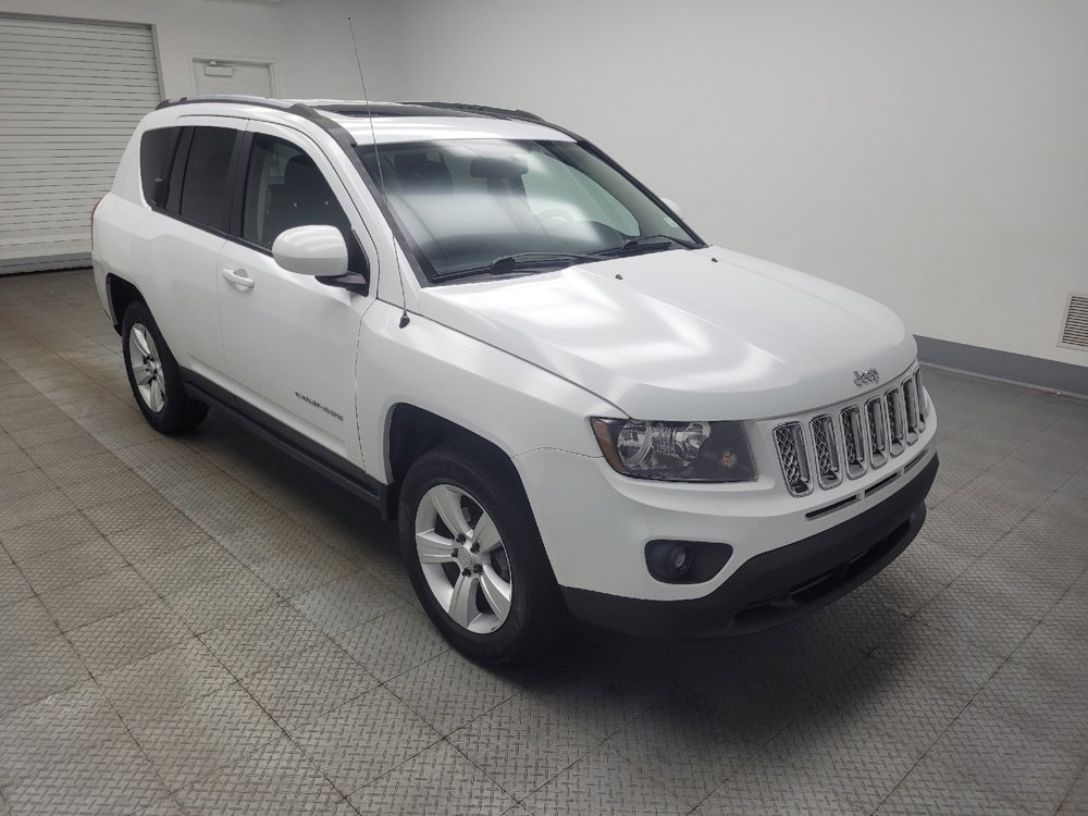 Used 2017 Jeep Compass Latitude w/ Sun/Sound Group AWD/4WD image 11