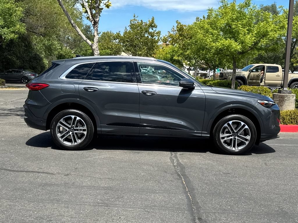 Certified 2025 Audi Q5 Premium w/ Convenience Package AWD/4WD image 4