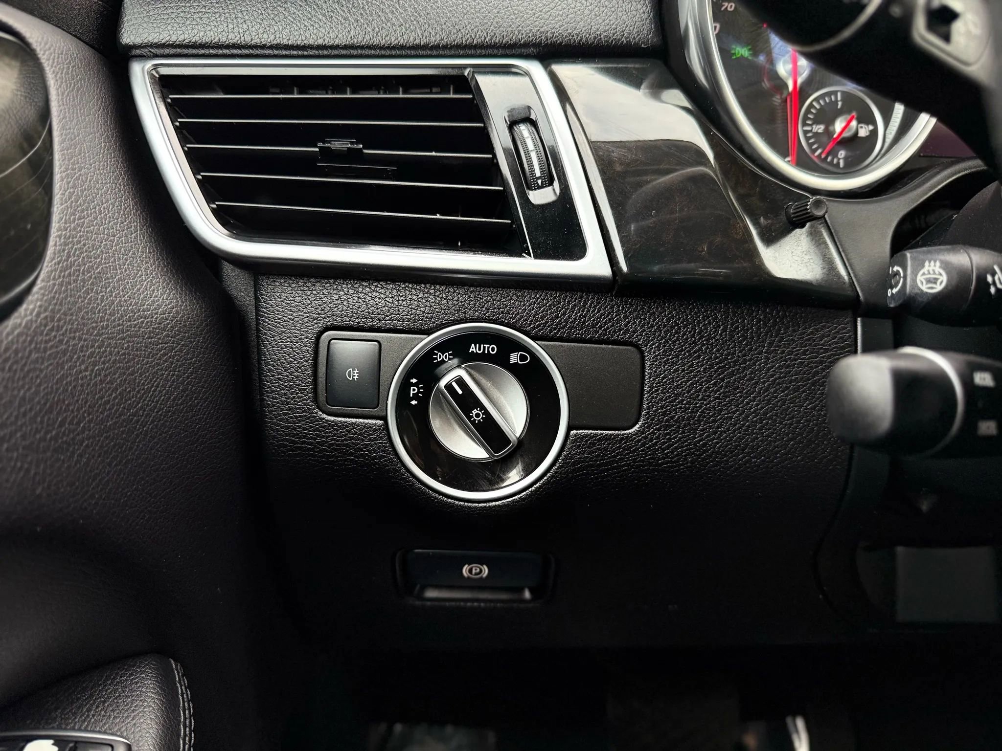 Used 2017 Mercedes-Benz GLS 450 4MATIC w/ Premium Package image 34