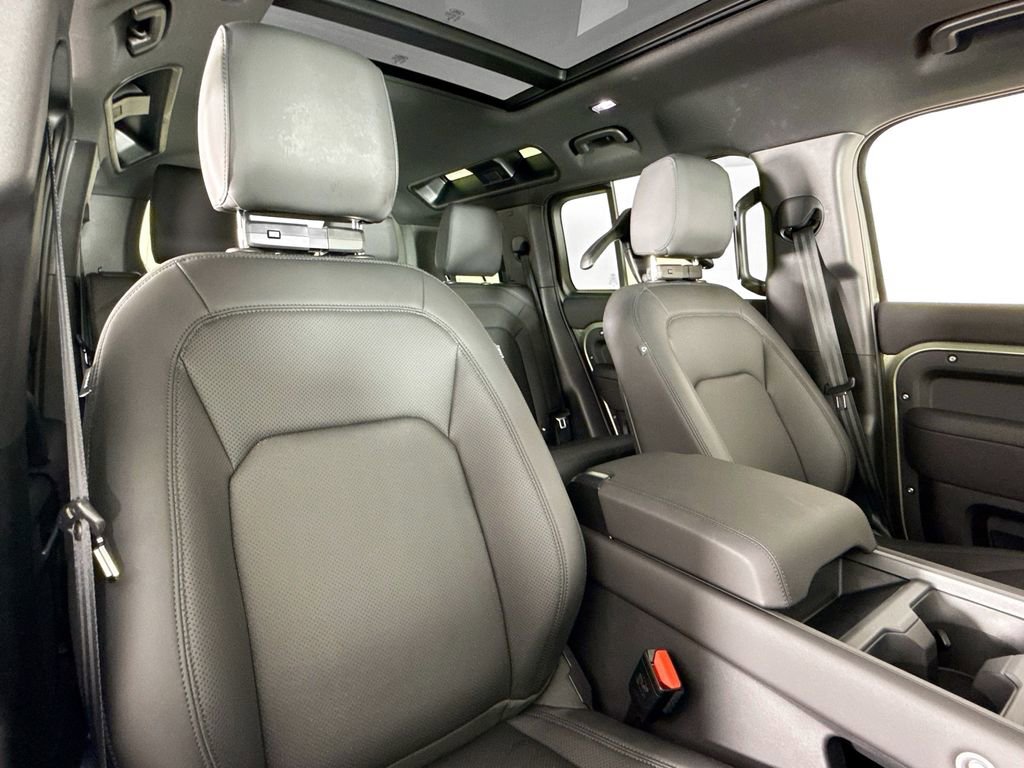 Used 2025 Land Rover Defender 110 X-Dynamic SE image 14