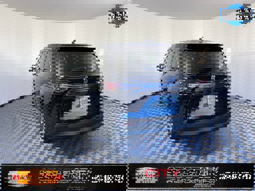 Used 2024 Toyota Sienna LE image 5