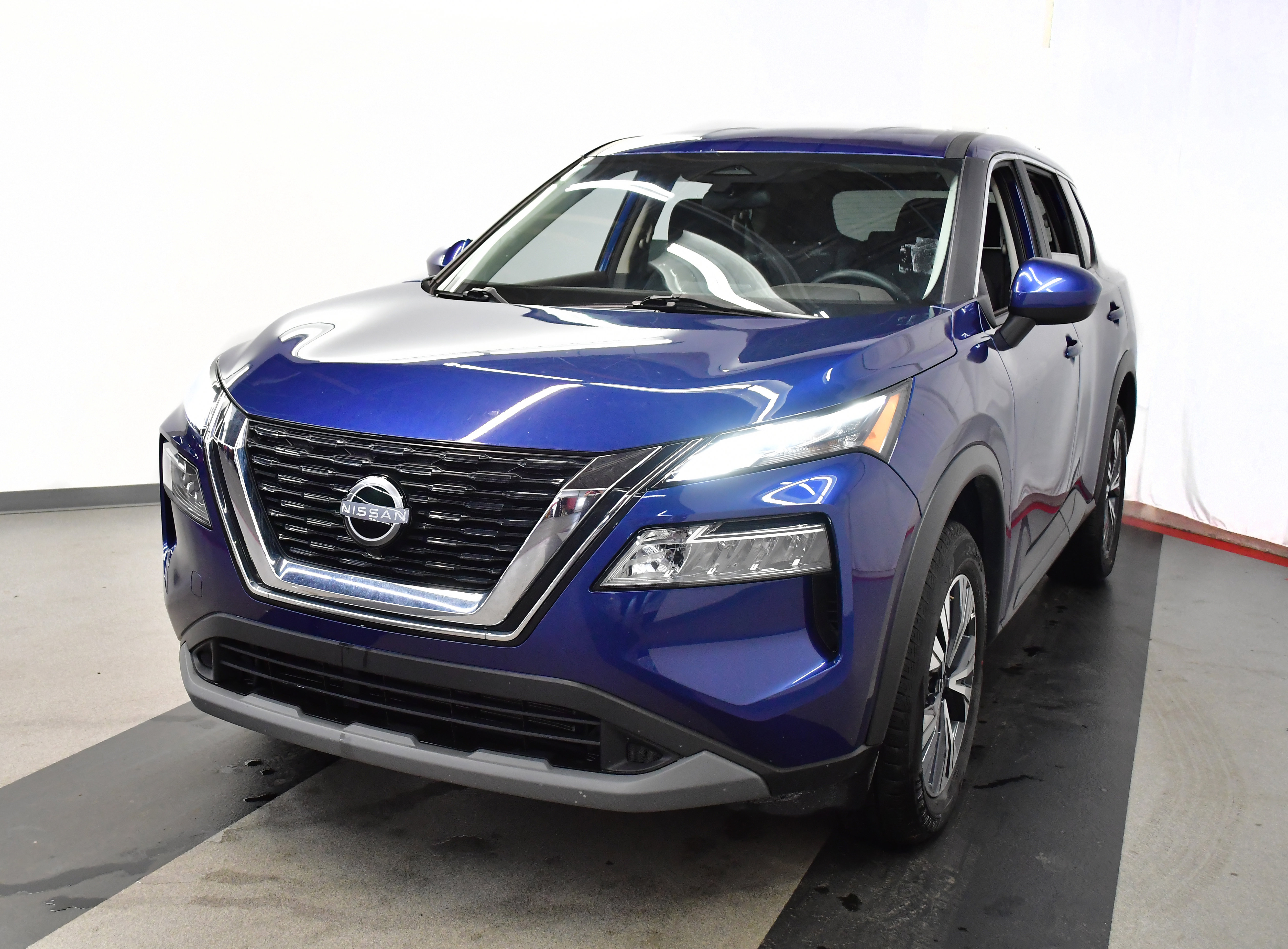 Used 2023 Nissan Rogue SV image 4