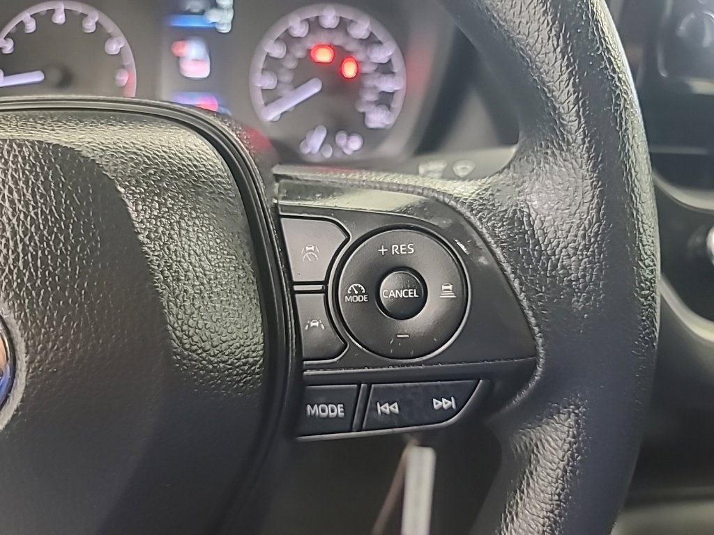 Used 2025 Toyota Corolla LE FWD image 27