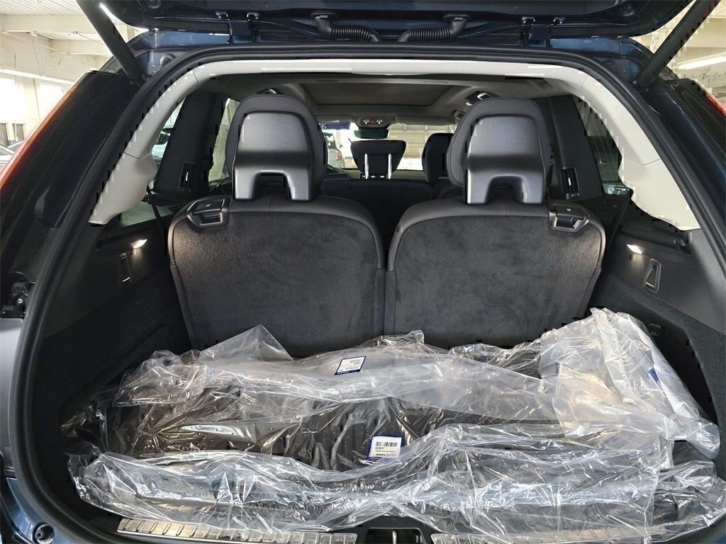 New 2026 Volvo XC90 B5 Core w/ Protection Package image 15
